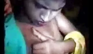 थोड़ा श्यामला एक संकीर्ण पत्र में क्ष वीडियो पोर्न एक विशाल डिक हो जाता है