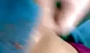 एक व्व्व क्सक्सक्स विदो छोटे से युवा के साथ लंबे समय बाल चूसना डिक और कूद पर के शीर्ष