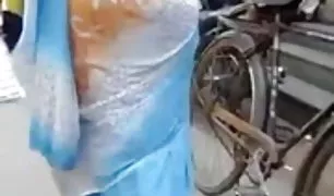 युवा पत्नी अपने कैमरे के वववक्सक्सक्स सामने उसके पति मुर्गा चूसने