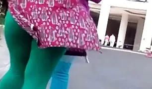 ७०-वर्षीय नानी में एक बालों वाली लड़की के साथ एक युवा सेक्सी पॉर्न प्रेमी