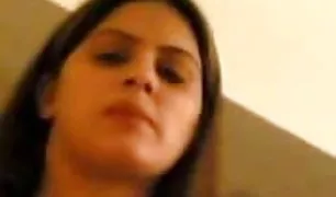 उज्बेक ने सारी सुराख सेक्सी फिल्म वीडियो सेक्सी छोड़ने के बाद अपनी पत्नी को फोन पर लिया