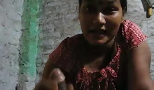 बेटे को भारतीय भाभी धोखा देने वाली मां के बारे में पता चला और उसे अनाचार के साथ सेक्स के लिए झुका