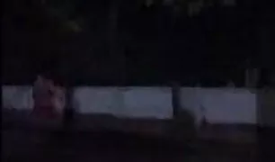 एक आदमी एक वेश्या के ट्रैक से एक xx सेक्सी हिंदी वीडियो कार में एक कंडोम के साथ