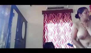 पत्नी के साथ बड़े ब्रेसिज़ पोर्न सेक्सी वीडियो बनाता है एक शाम